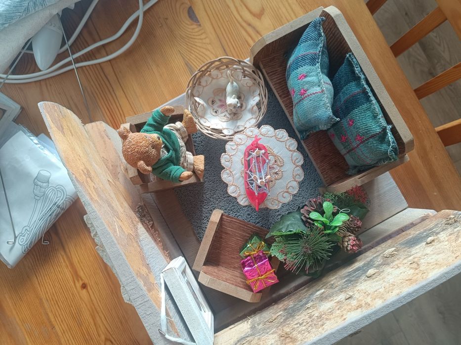 Domek lite drewno - wszystkie elementy ruchome. Rękodzieło z jarmarku.