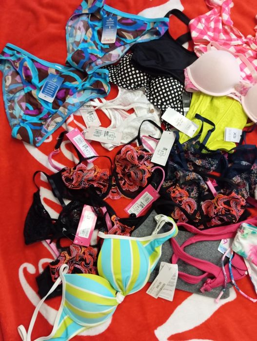 Zestaw paka bielizny,biustonosze,stroje