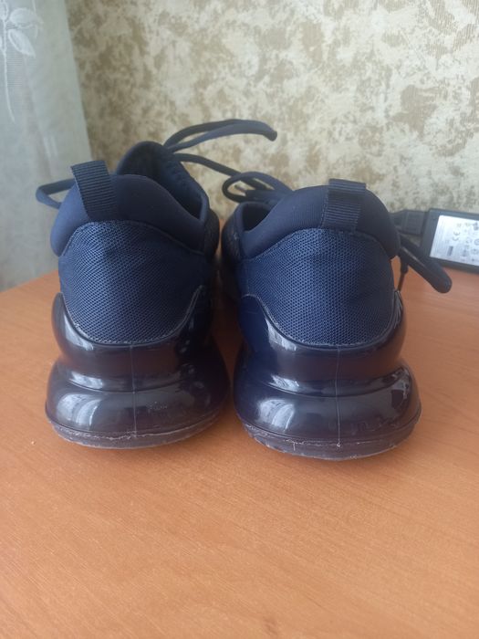 Кроссовки женские