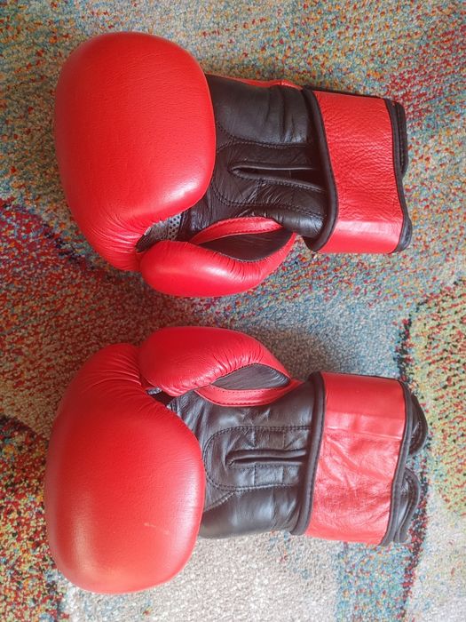 MASTERS Rękawice bokserskie MMA Muay Thai  10OZ czerwono-czarne