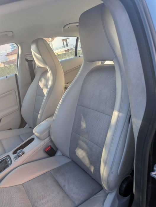 Mercedes-Benz CLA 180d  | Jantes AMG | Histórico  completo na Mercedes