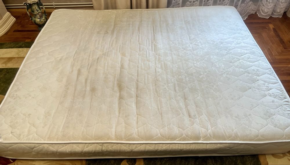 Матрац в хорошому стані