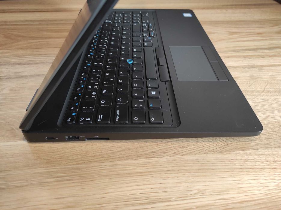 Laptop Dell Latitude 5590 i7-8650U, SDD 256 GB, 16 GB RAM DOTYKOWY EKRAN