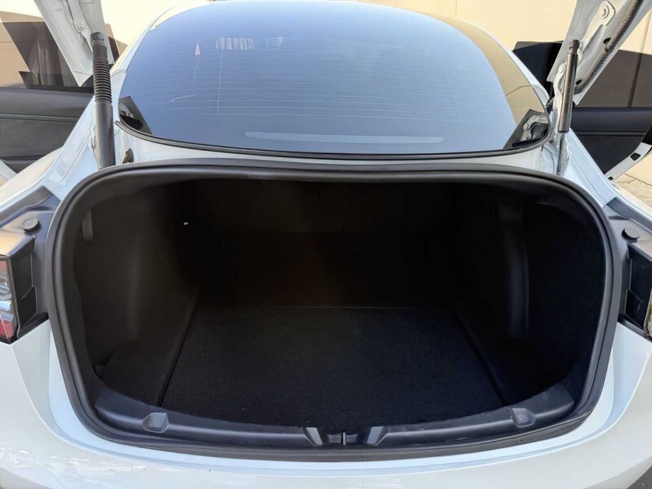 Tesla Model 3      2022