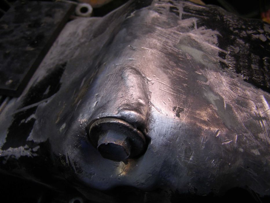 Сварка піддона аргоном. Сварка тріщини піддона. Дорого, якісно, швидко