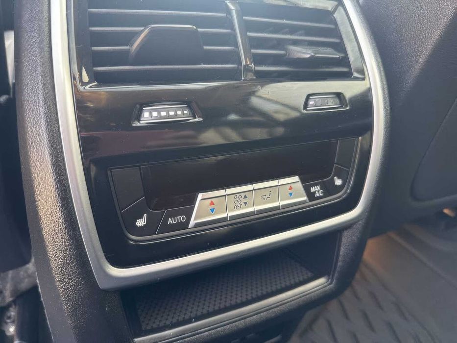 BMW X7      2021