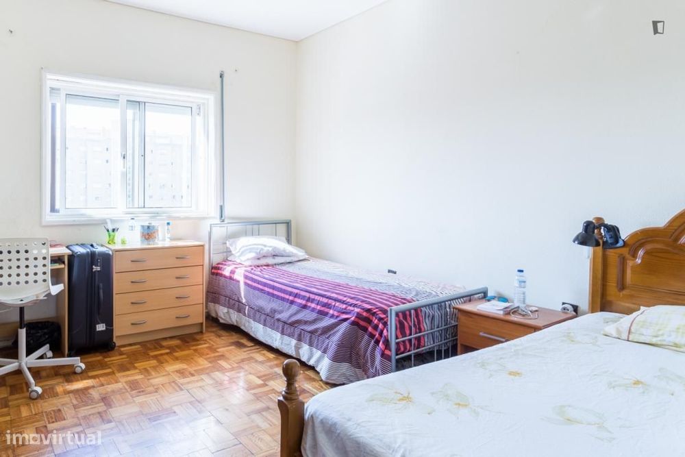 Quarto - localizado em Paranhos Porto