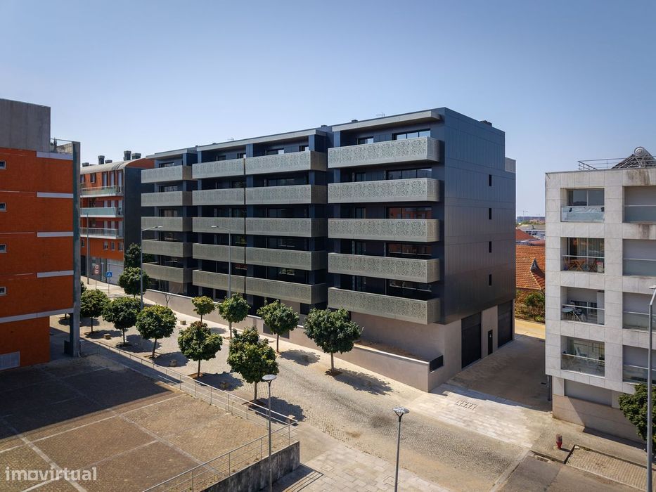 Apartamento T3 com ampla varanda e garagem