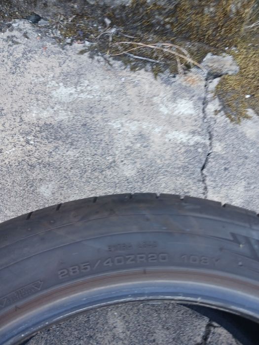Vendo pneus semi-novos 285/40/20 Dunlop