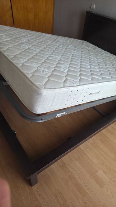 Cama de casal com colchão 150x 195