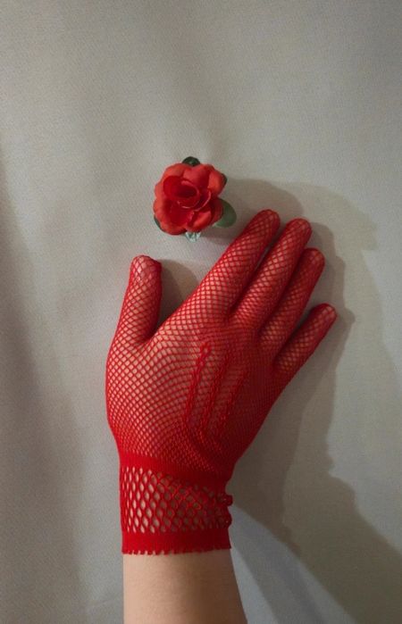 Kabaretkowe czerwone rękawiczki damskie