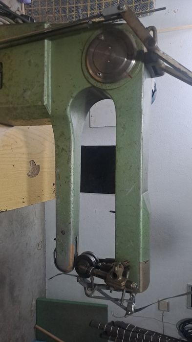 Maquina de calçado de bater costuras e meter fita. ACEITO PROPOSTAS DE PREÇO