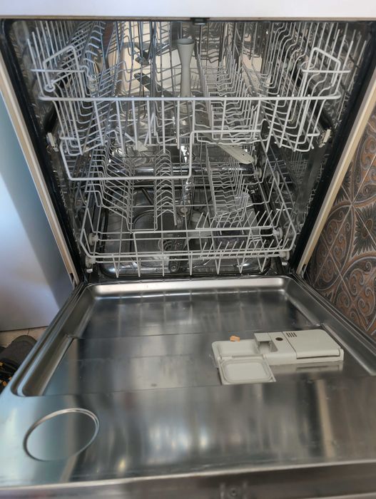 Máquina de lava loiça Míele G 575 (reparação/peças)
