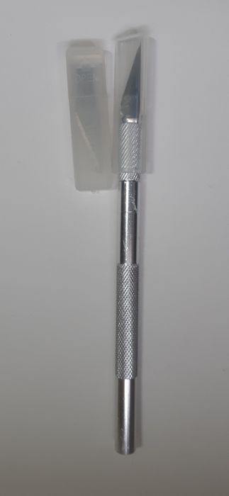 Ніж скальпель з лезами