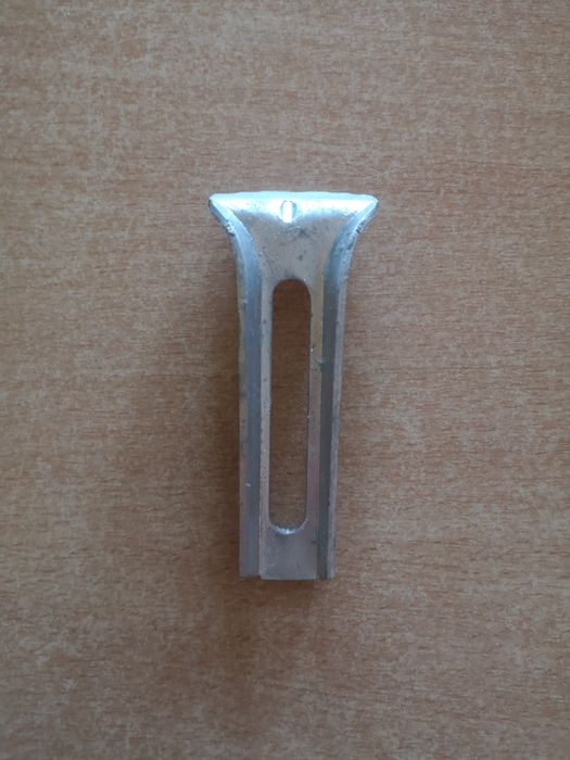 Uchwyt klamra do mocowania krat pomostowych WEMA ocynk