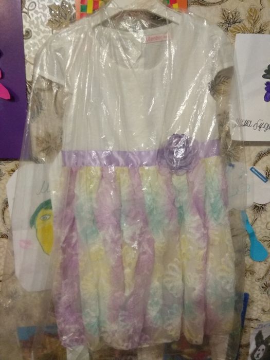 Платье красивое новое 5-8лет