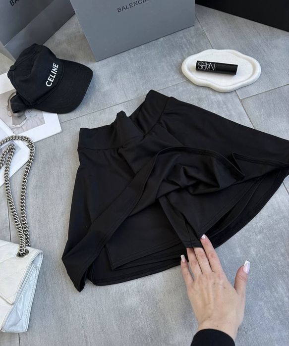 Чорна спідниця-шорти