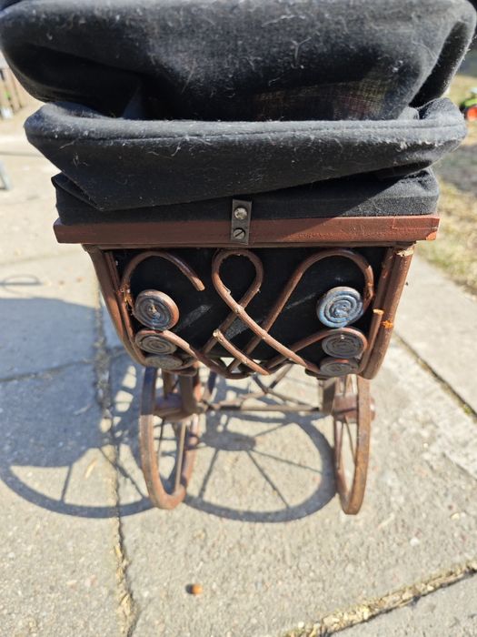 Wózek zabytkowy dla lalek