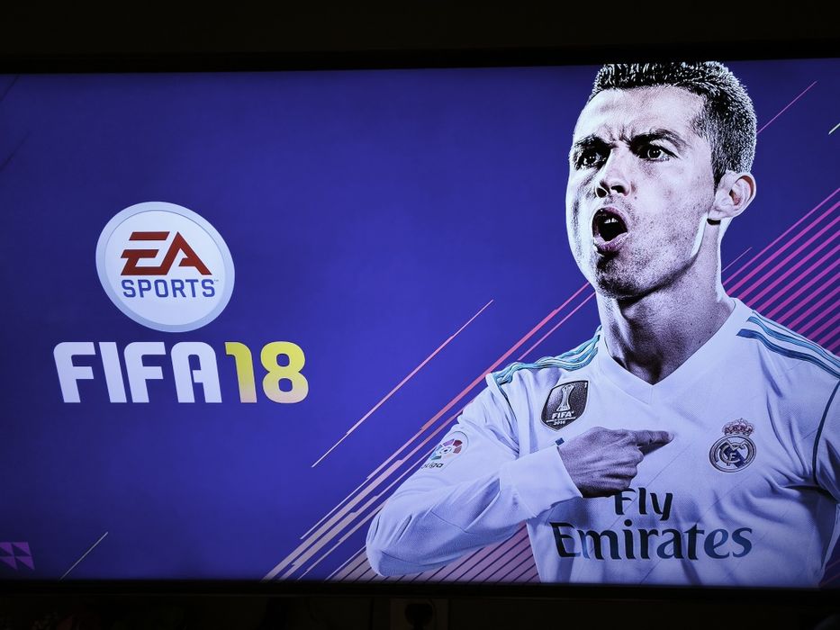 Xbox one x 1tb po spa pad gra