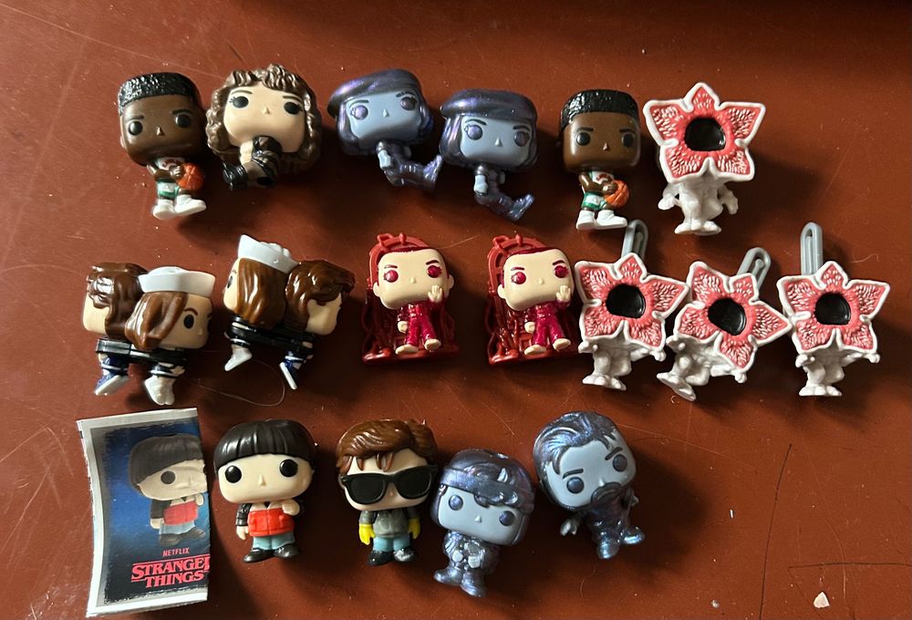 фігурки кіндер stranger things