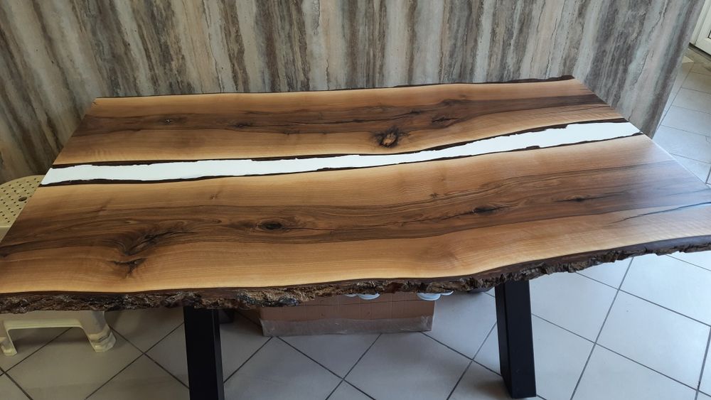 Стол для гостинной