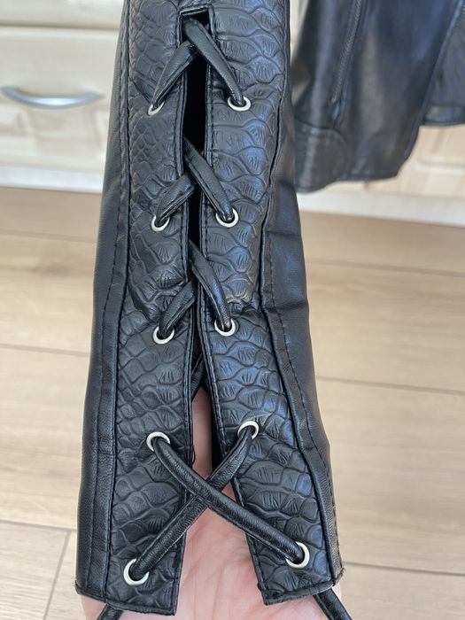 Продам шкіряну косуху S