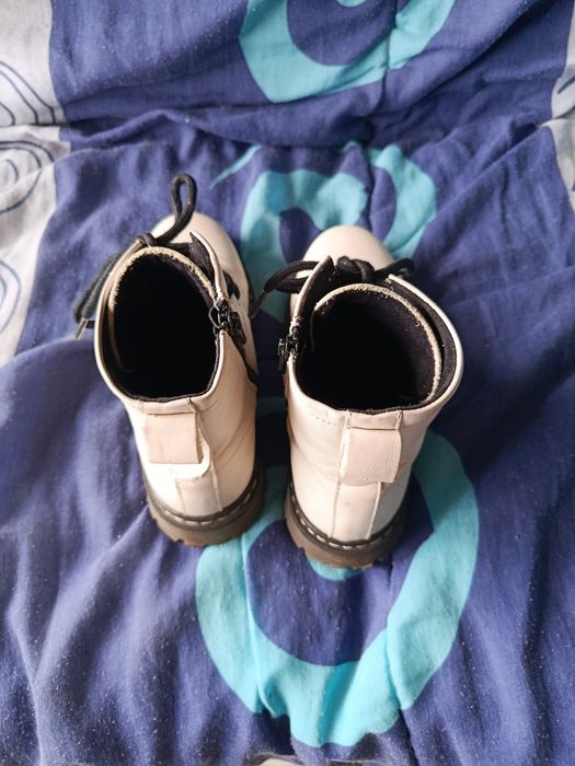 Botas  de cor bege de