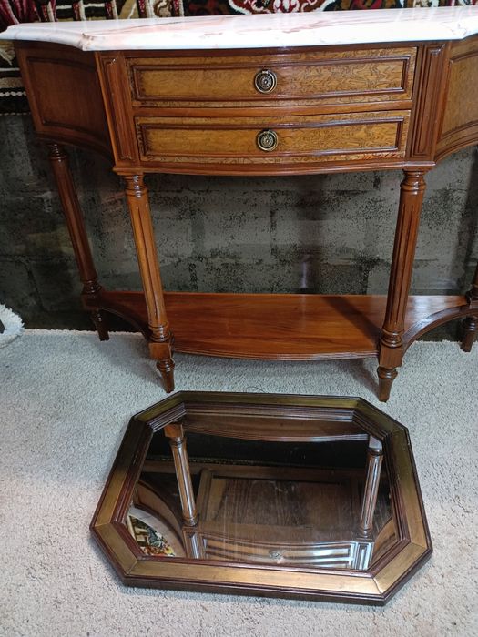 Belíssima credencia com espelho e pedra mármore