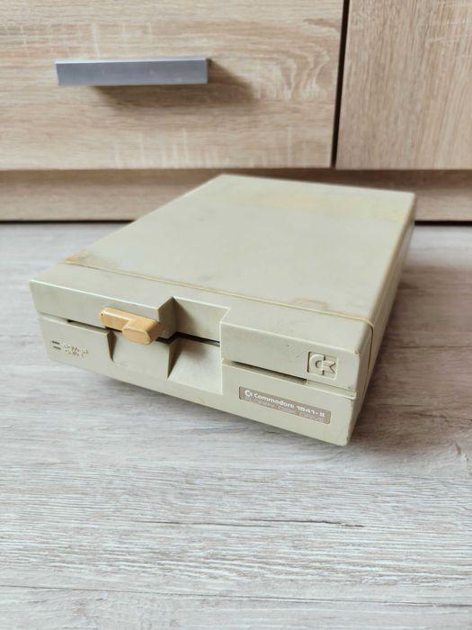 Commodore 1541 - II Disk Drive - stacja dysków. Sprawna i przetestowana.