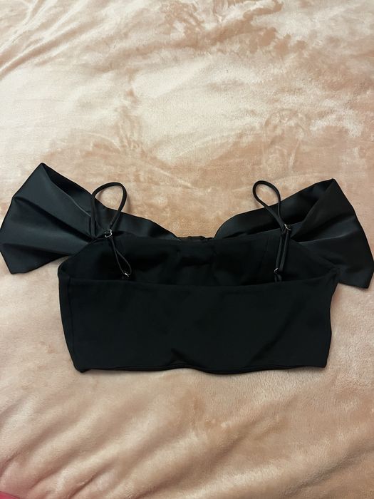 Elegancki top z kokardą