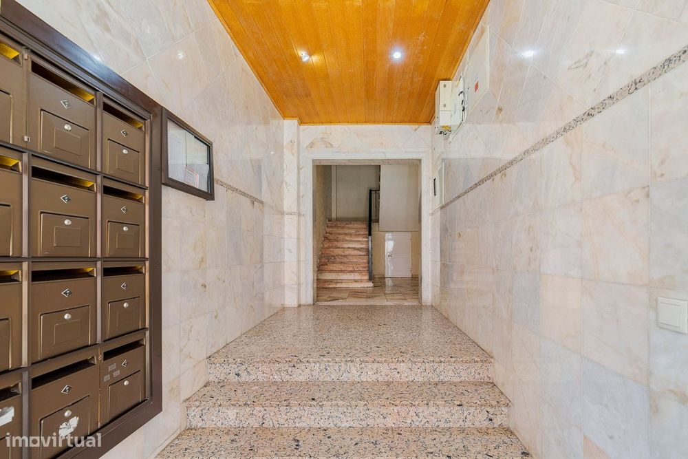 Paivas / Amora - Apartamento T3 Com Garagem