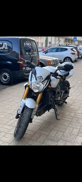 Vendo moto fz8 completamente nova com 30mil km