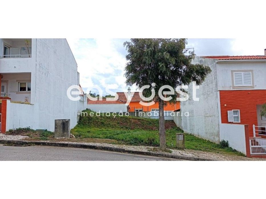 Lote de Terreno com 140 m2 localizado entre o campo e a cidade — Miragaia E Marteleira, Lisboa