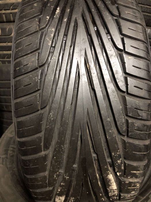 Шини комплект хороший стан 225/35 R19 Uniroyal резина дощова
