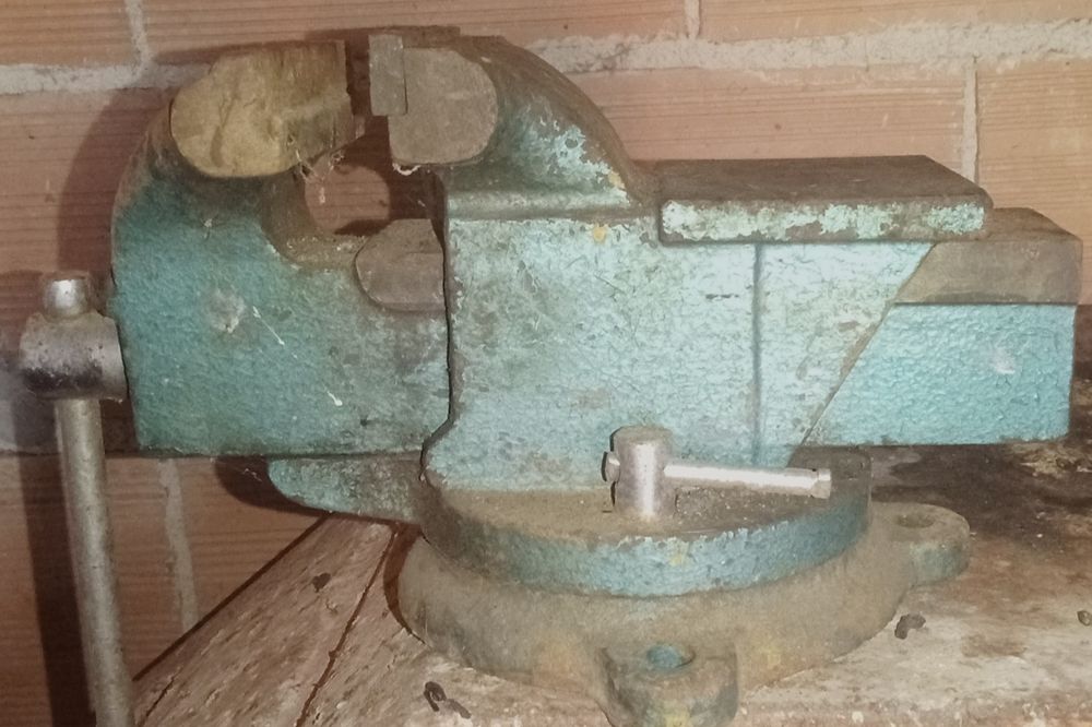 Torno de ferro antigo