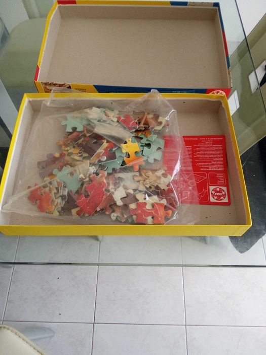 Vendo puzzle da educa neon júnior 100 peças  usado em muito bom estado