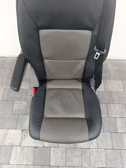 VW T5 T6 MULTIVAN fotel obrotowy DRUGI/TRZECI RZĄD skóra