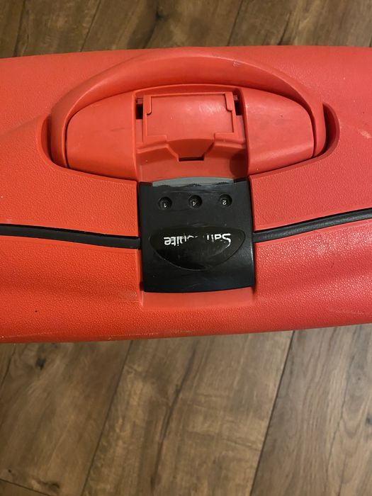 Walizka Samsonite średnia 72x52x26 Bardzo masywna!