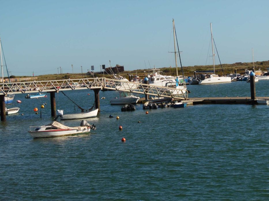 CASA ALVOR - T1, A Pé para a Praia e Centro + Estacionamento - TOTALMENTE DISPONÍVEL - DESCONTOS - ALV