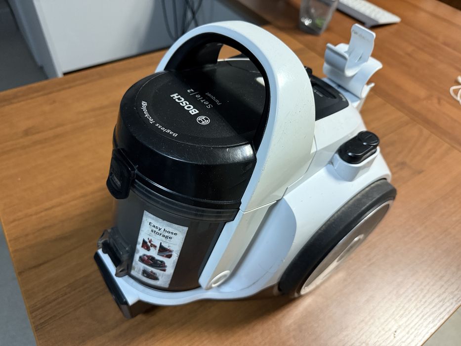 Bosch odkurzacz bezworkowy bialy Serie 2