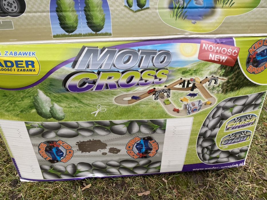 Tor samochodowy Wader z garażem i autkami