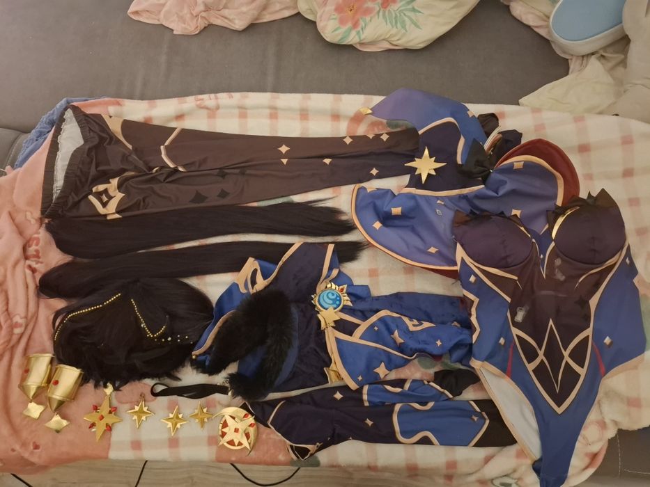 Mona Genshin Impact Cosplay