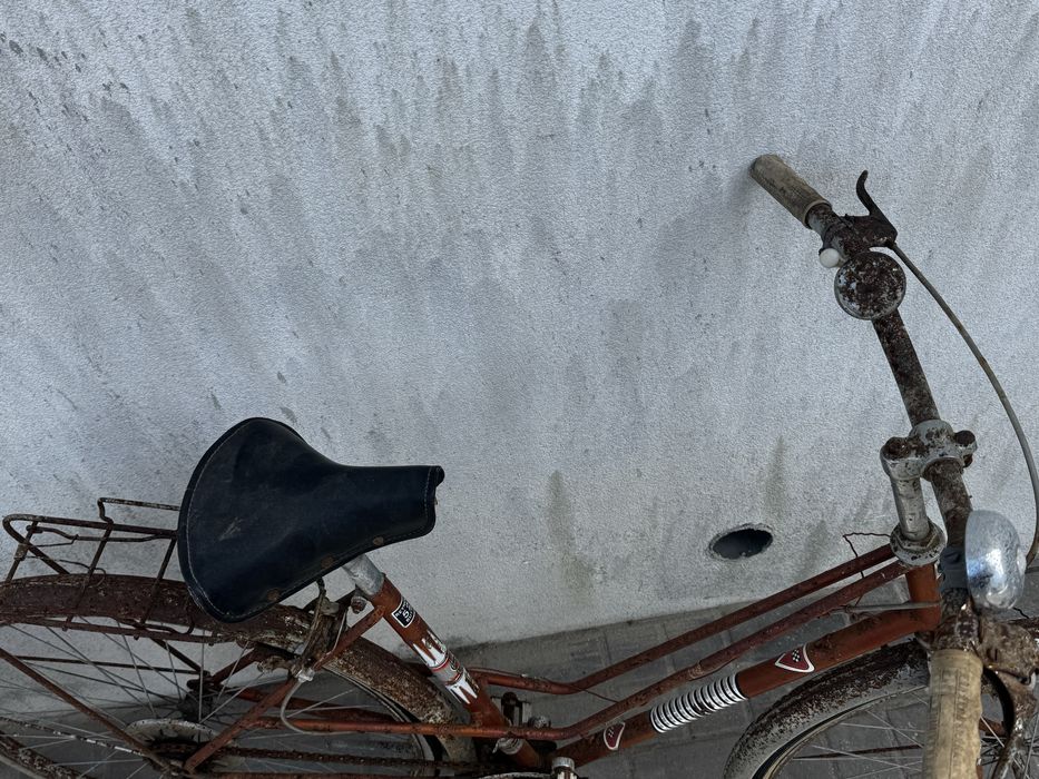 Bicicleta antiga para restauro