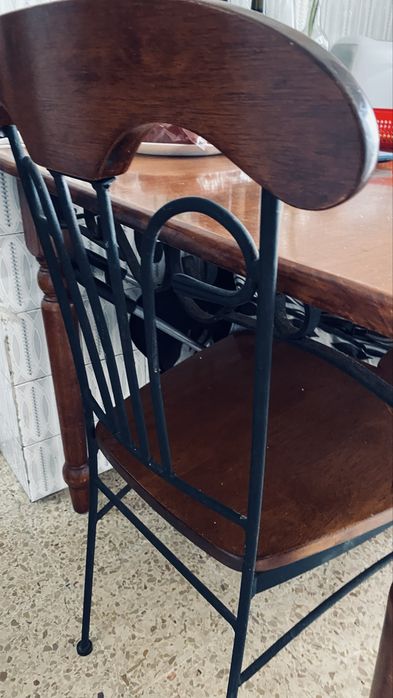 Mesa em madeira e ferro