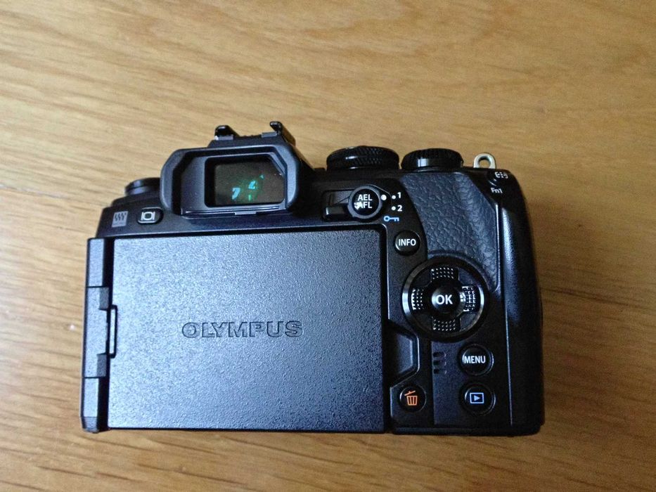 Maquina fotografica OLYMPUS OM-DE-M1 MarkII