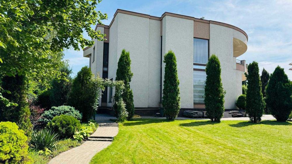 Продаємо сучасний будинок Еліт-класу на Цементників