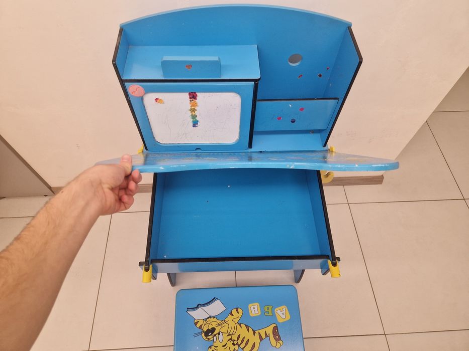 Детская парта и стул