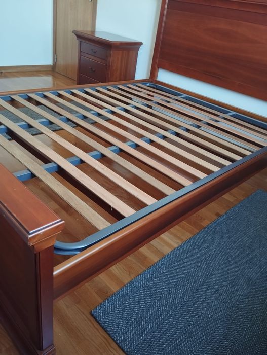 Jogo de quarto em madeira maciça