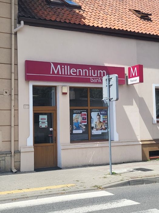 Lokal na wynajem Czarnków centrum po banku Milleniu. Możliwość mieszkania.