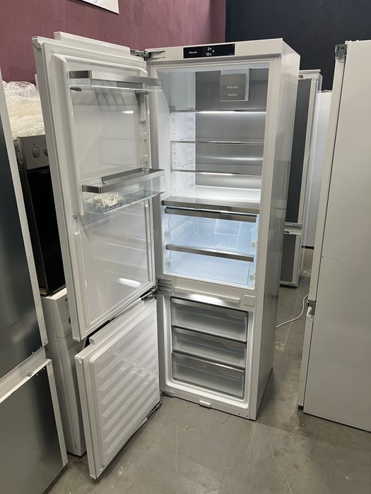 Холодильник під монтування фірми Miele KFN 7795